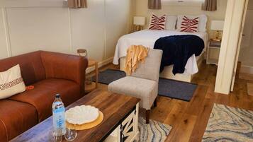 1 slaapkamer, een strijkplank/strijkijzer, internet, beddengoed