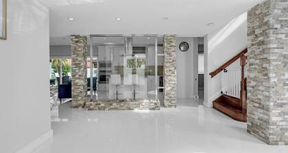 The Miami Villa, Private Pool, Pool Table