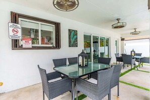 تناول الطعام بالخارج