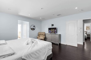 4 عدّة غرف نوم ومكواة/لوح كي وسرير سفر وواي فاي مجانًا