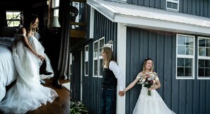 4 عدّة غرف نوم ومكواة/لوح كي وواي فاي وملاءات أسرّة