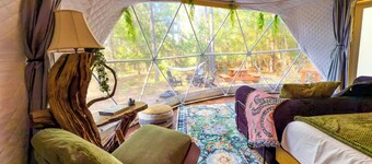 Glamping GeoDome ~ 4min to Springs ~ AC ~ Grill ~ Firepit