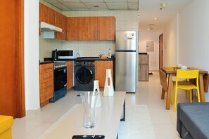 Mikrowelle, Ofen, Herdplatte, Geschirrspüler