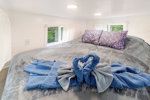 WiFi, bed sheets