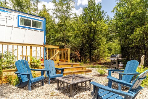 Unique Tiny Home ~ 4min to Springs w/ Grill & Firepit