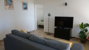 TV - Air-conditioned apartment with sea view and terrace. (Villefranche-sur-Mer)