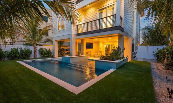 Pool - Just Pearly - 2 min walk to beach! (Bradenton Beach)