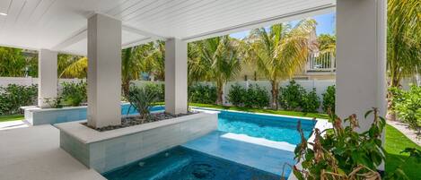 室外游泳池,恒温泳池