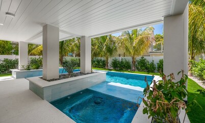 Just Pearly - 2 min walk to beach!