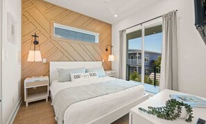 7 bedrooms, iron/ironing board, free WiFi, bed sheets - Just Pearly - 2 min walk to beach! (Bradenton Beach)