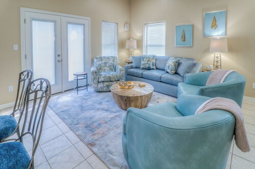 Coral Breeze – Newly Remodeled 3BR, Heated Pool, Steps to Beach & Fireworks View