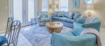 Coral Breeze – Newly Remodeled 3BR, Heated Pool, Steps to Beach & Fireworks View