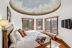 2 bedrooms, iron/ironing board, WiFi, bed sheets - Creekside Mountain Stay | Fireplace, Great Views, Walkable, 2BR Ensuite (Canmore)