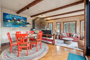 Interior - Creekside Mountain Stay | Fireplace, Great Views, Walkable, 2BR Ensuite (Canmore)
