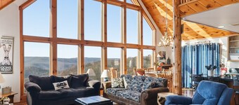Serene Mountaintop Cabin w/ Views near Snowshoe!