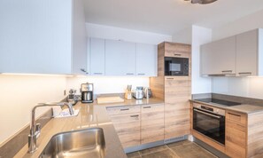 Fridge, microwave, dishwasher, electric kettle - Apartment in Vieil Alpe Near Ski Lifts (Huez)