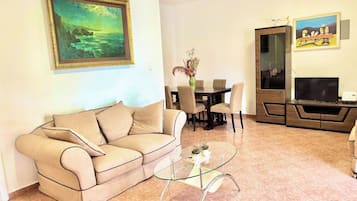 Superior Twin Room, Sea View | Living area