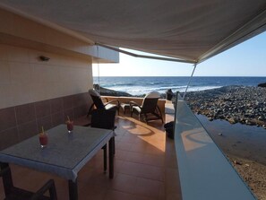 Outdoor dining - Vacation Home 'Sunrise Directly by the Sea' with Sea View, Private Terrace and Wi-Fi (La Mareta)