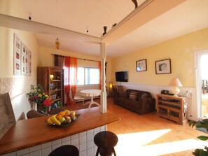 TV, DVD player
