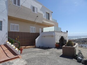 Exterior - Vacation Home 'Sunrise Directly by the Sea' with Sea View, Private Terrace and Wi-Fi (La Mareta)