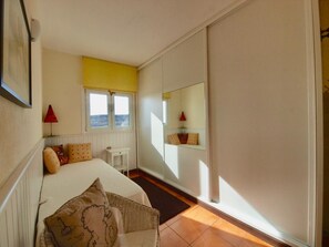 WiFi, bed sheets - Vacation Home 'Sunrise Directly by the Sea' with Sea View, Private Terrace and Wi-Fi (La Mareta)