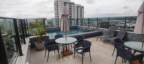 تناول الطعام بالخارج