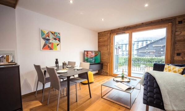 Dining - Apartment in Chamonix With Mountain View (Chamonix-Mont-Blanc)