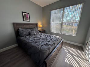 4 bedrooms, iron/ironing board, WiFi