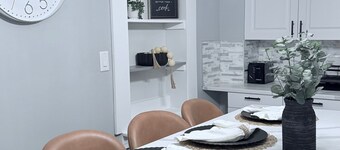 Contemporary Apartment- Prime Location to MBTA