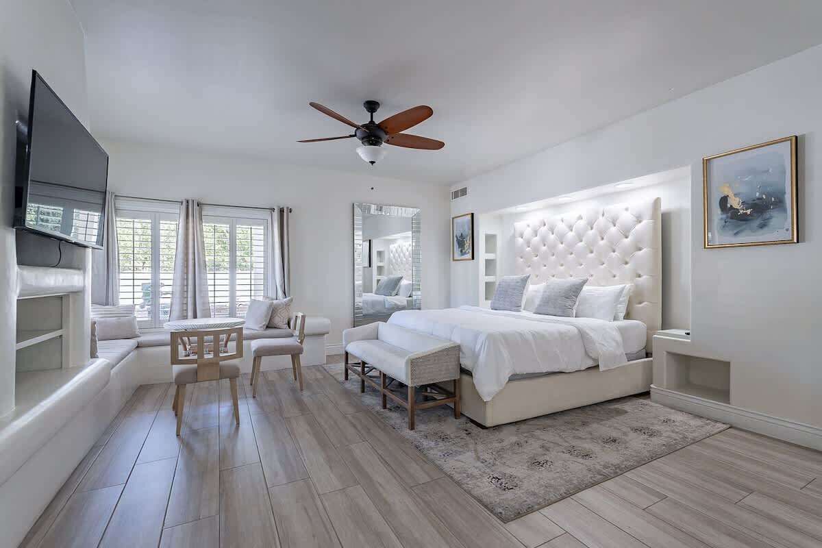 8 slaapkamers, een strijkplank/strijkijzer, reisbedje, wifi