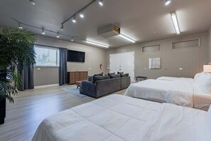 8 Schlafzimmer, Bügeleisen/Bügelbrett, Reisekinderbett, WLAN
