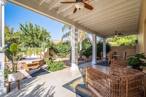 屋外ダイニングエリア