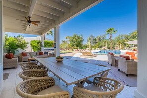 Outdoor dining - The Blue Cove Oasis | 8 Bedroom 7 Bathroom 17+Beds (Scottsdale)