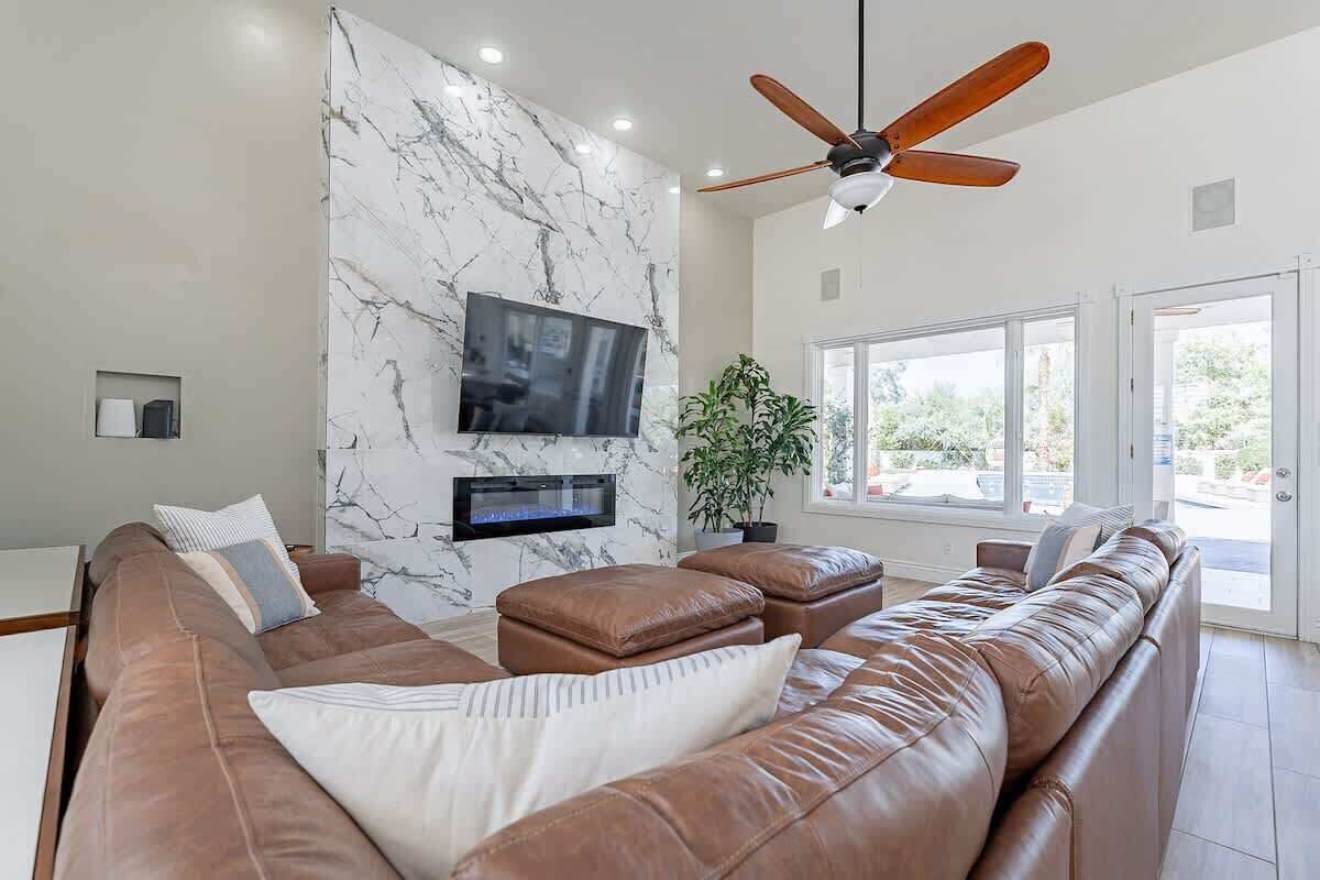 TV, fireplace