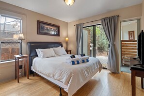 Desk, iron/ironing board, WiFi, bed sheets - Riverfront Retreat near Bend's Drake Park (Bend)