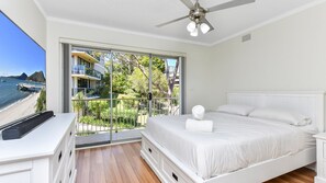 Iron/ironing board, free WiFi, bed sheets