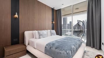 2 bedrooms, desk, iron/ironing board, WiFi