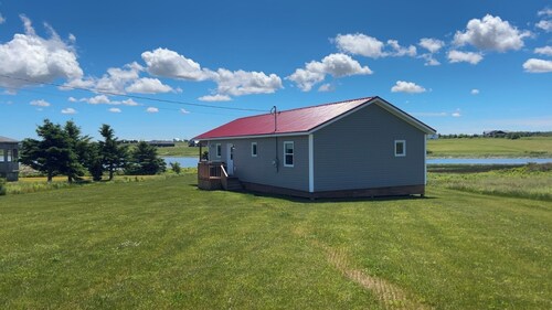 Water Front Cottage- 10 Min Walk To Barachois Beach, Minutes to North Rustico