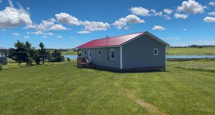 Water Front Cottage- 10 Min Walk To Barachois Beach, Minutes to North Rustico