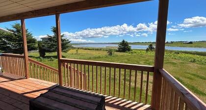 Water Front Cottage- 10 Min Walk To Barachois Beach, Minutes to North Rustico