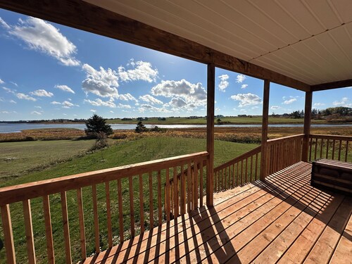 Water Front Cottage- 10 Min Walk To Barachois Beach, Minutes to North Rustico