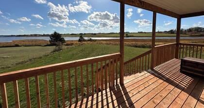 Water Front Cottage- 10 Min Walk To Barachois Beach, Minutes to North Rustico