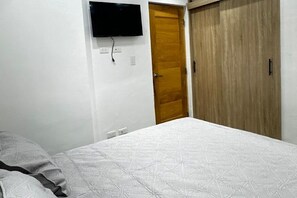 2 habitaciones, tabla de planchar con plancha, wifi y ropa de cama 