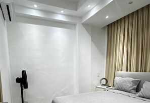 2 多间卧室、熨斗/熨衣板、WiFi、床单