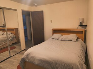 3 soverom, strykejern/-brett og sengetøy