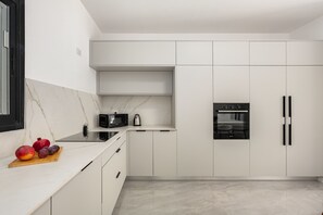 冰箱、微波炉、烤箱、炉灶