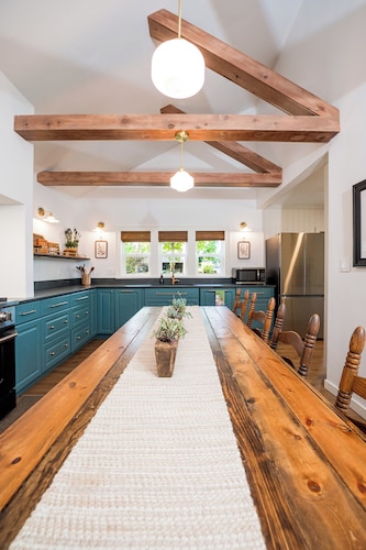 Spacious 4BR Near Campus/Hospital - Ideal for Extended Stays and Events