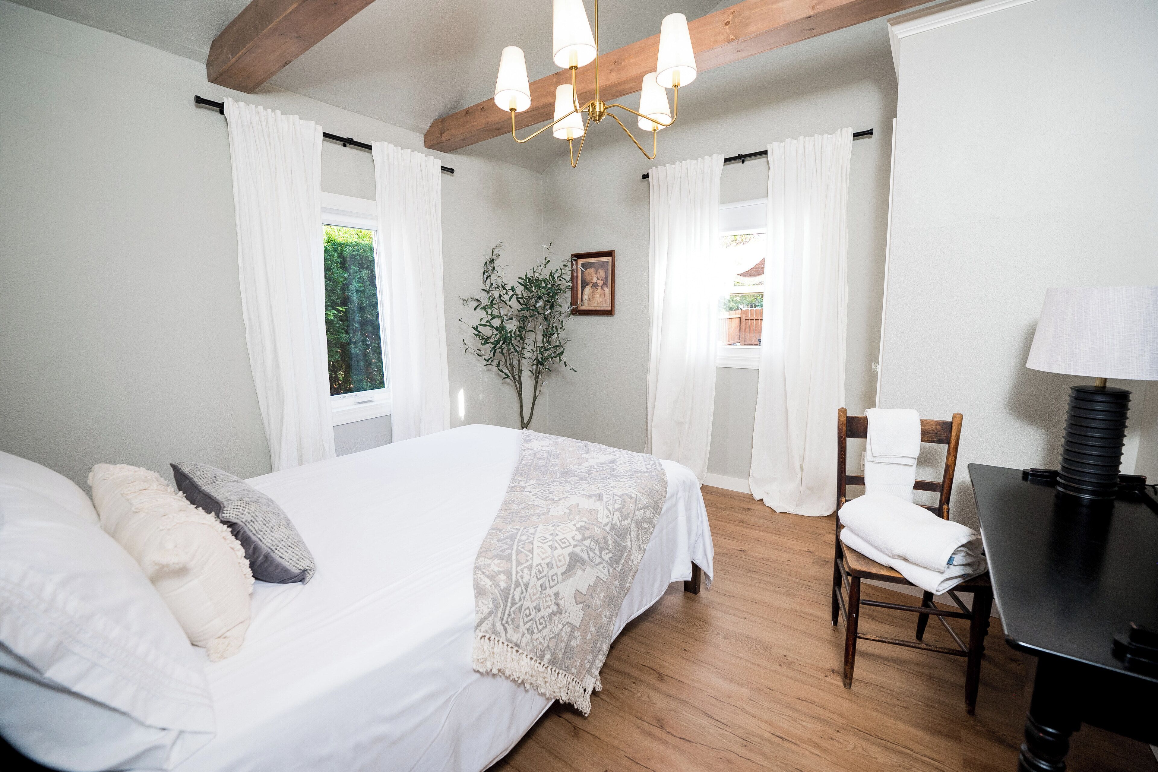 4 bedrooms, WiFi, bed sheets