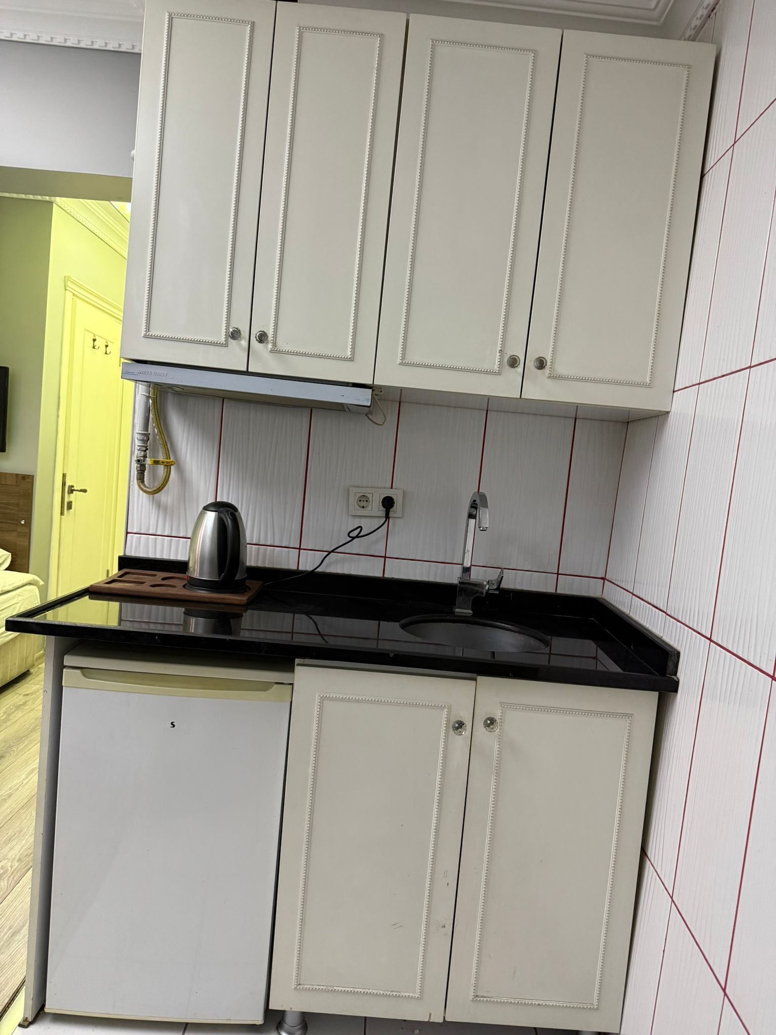 ثلاجة صغيرة