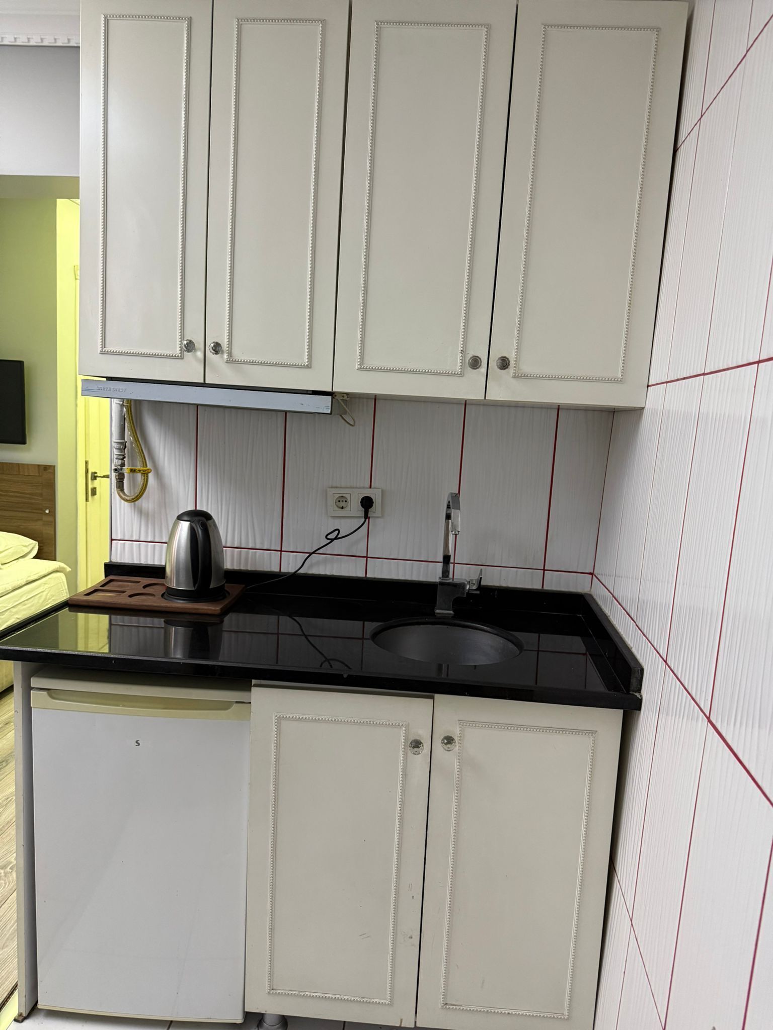 ثلاجة صغيرة